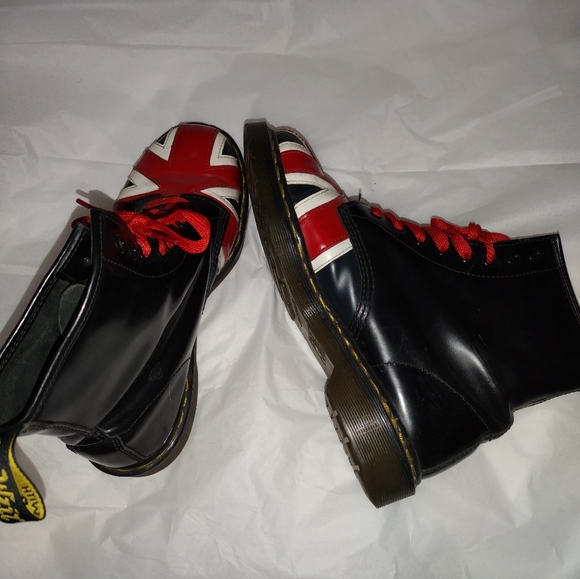 Dr. Martens Union Jack Leather Boot - Picture 8 of 8